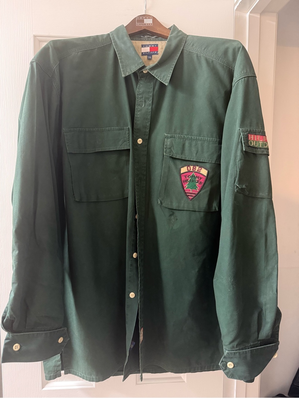 VTG 90s Tommy Hilfiger Outdoors Ranger Shirt Green Patches Mens L +Wooden Hanger